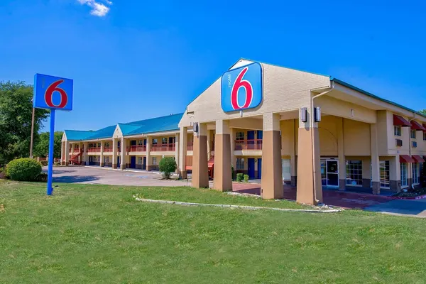 Photo 1 - Motel 6 Arlington, TX