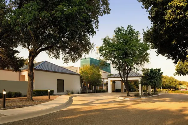 Photo 1 - Courtyard by Marriott Dallas Las Colinas