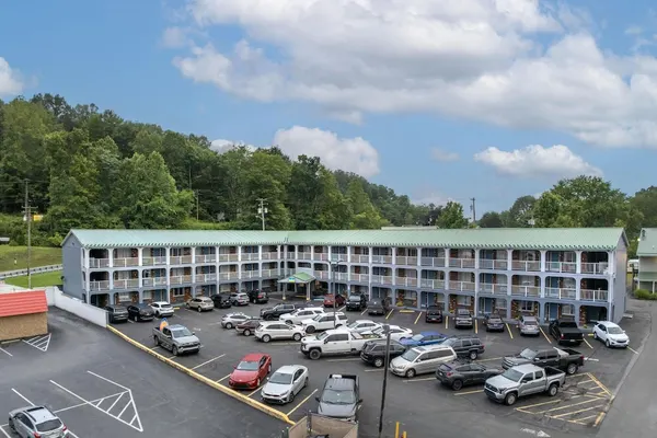 Photo 1 - SureStay Hotel by Best Western Summersville