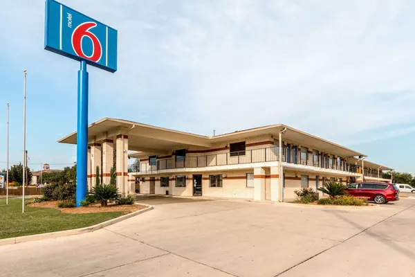 Photo 1 - Motel 6 San Antonio, TX - South WW White Rd