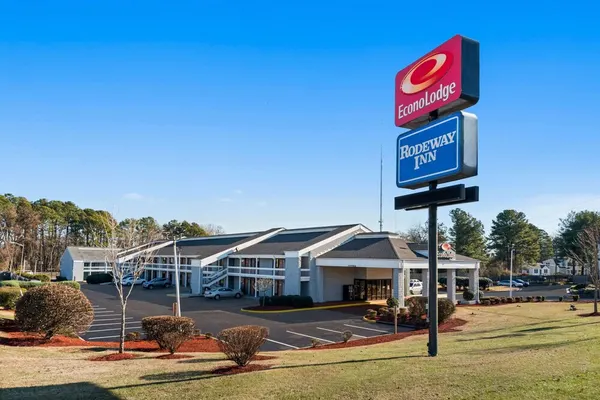 Photo 1 - Econo Lodge