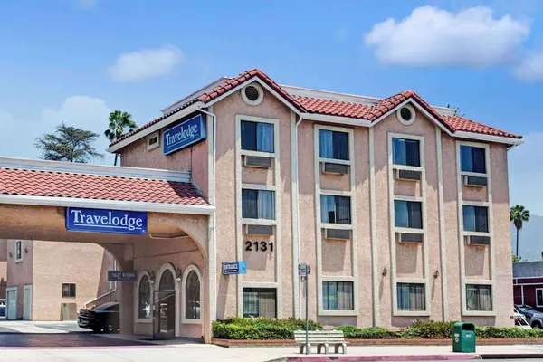 Photo 1 - Travelodge by Wyndham Pasadena Central