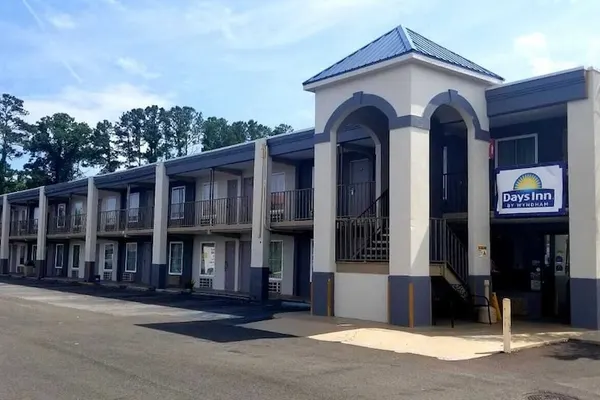 Photo 1 - Days Inn by Wyndham Brunswick/St. Simons Area