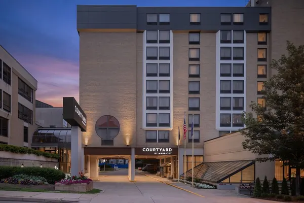 Photo 1 - Courtyard by Marriott Pittsburgh University Center