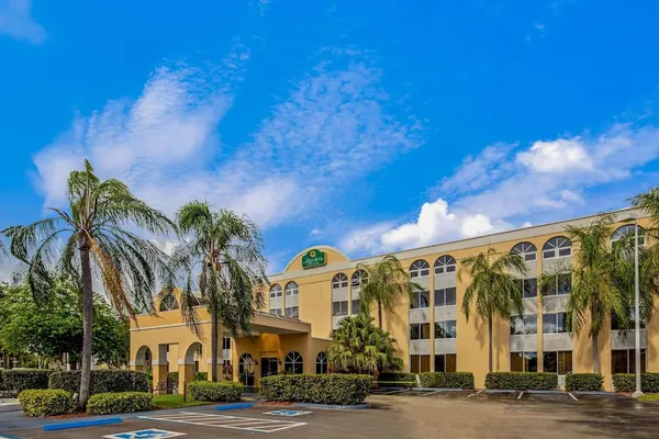 Photo 1 - La Quinta Inn & Suites by Wyndham Miami Lakes