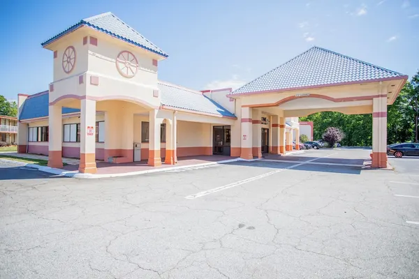 Photo 1 - OYO Hotel Greensboro East I 40