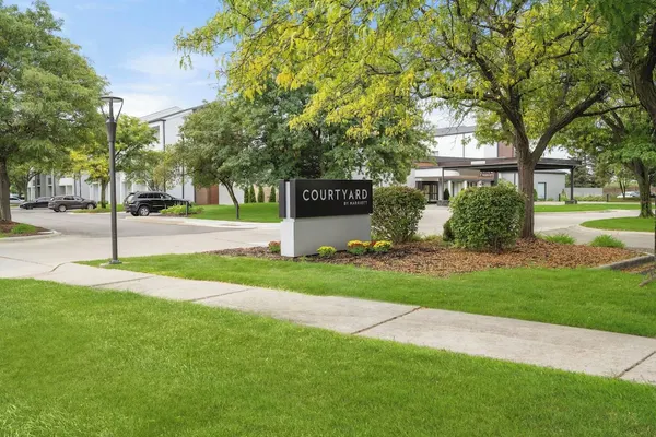 Photo 1 - Courtyard by Marriott Detroit Metropolitan Airport Romulus