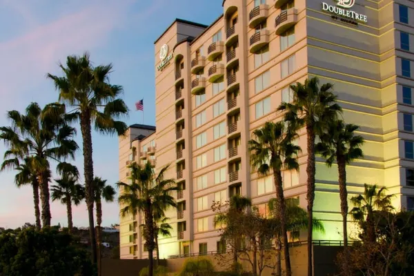 Photo 1 - DoubleTree by Hilton Hotel San Diego - Mission Valley