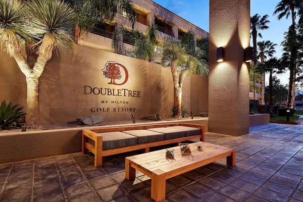 Photo 1 - DoubleTree by Hilton Hotel Golf Resort Palm Springs