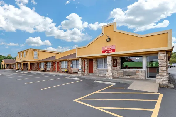 Photo 1 - Econo Lodge Erlanger - Cincinnati Airport