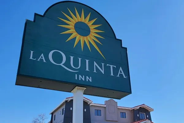 Photo 1 - La Quinta Inn by Wyndham Albuquerque Airport