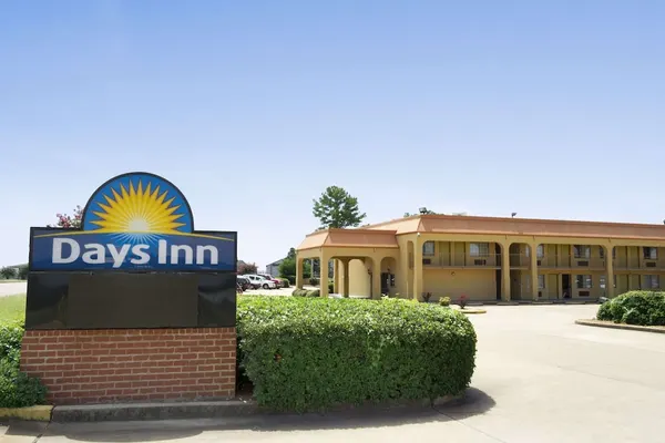 Photo 1 - Days Inn by Wyndham Southaven MS