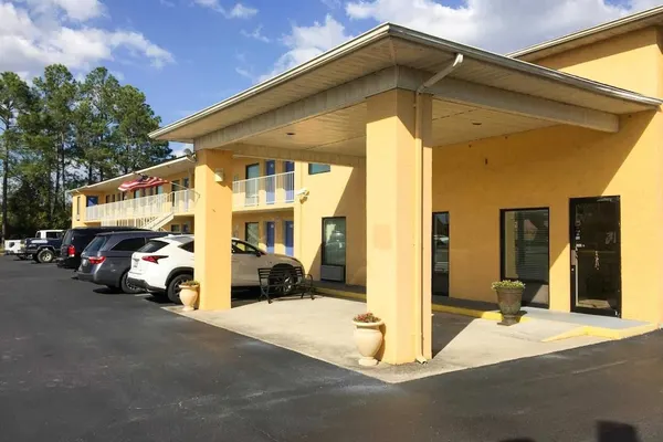 Photo 1 - Motel 6 Macclenny, FL