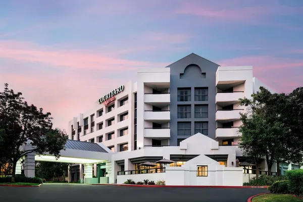 Photo 1 - Courtyard by Marriott Richmond/Berkeley