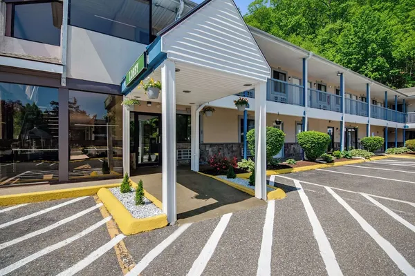 Photo 1 - Americas Best Value Inn Torrington CT