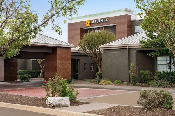 Photo 1 - La Quinta Inn & Suites by Wyndham Round Rock North