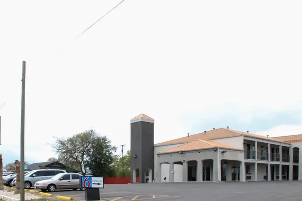 Photo 1 - Motel 6 Round Rock, TX