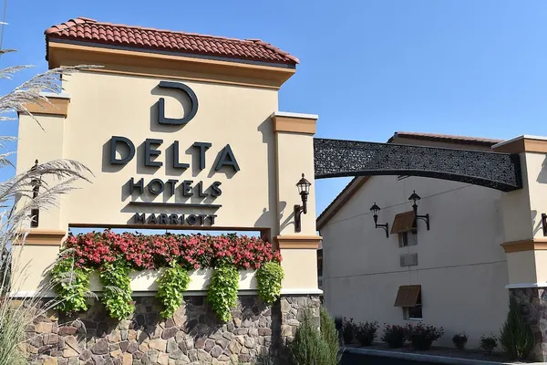 Photo 1 - Delta Hotels by Marriott Indianapolis East
