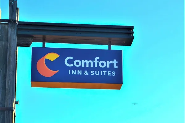 Photo 1 - Comfort Inn & Suites Vancouver Downtown City Center