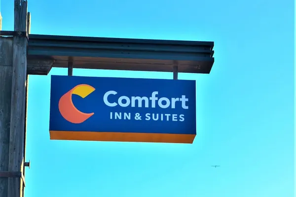 Photo 1 - Comfort Inn & Suites Vancouver Downtown City Center