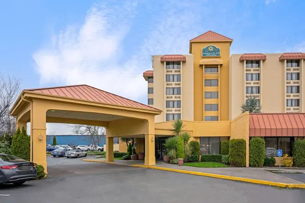 Photo 1 - La Quinta Inn & Suites by Wyndham Tacoma - Seattle