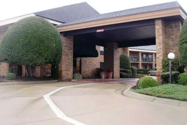 Photo 1 - Quality Inn & Suites Searcy I-67