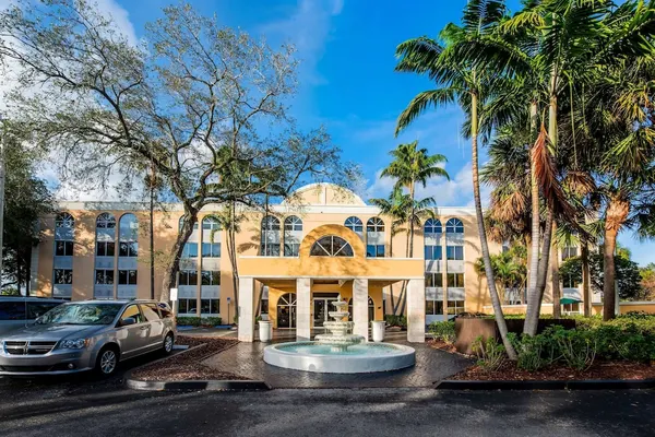 Photo 1 - La Quinta Inn & Suites by Wyndham Fort Lauderdale Tamarac