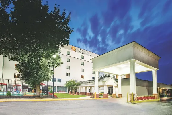 Photo 1 - La Quinta Inn & Suites by Wyndham DC Metro Capital Beltway