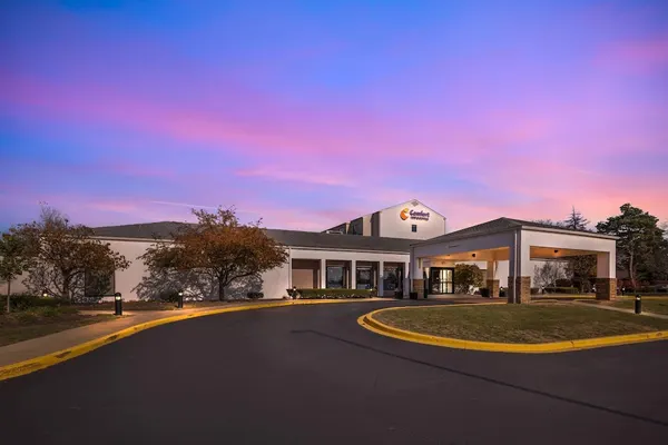 Photo 1 - Comfort Inn & Suites Arlington Heights - Buffalo Grove