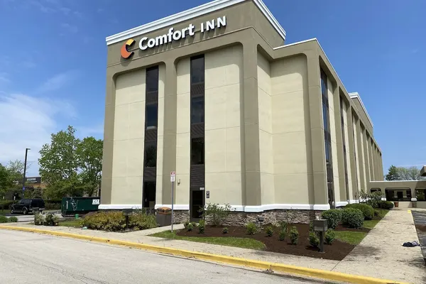 Photo 1 - Comfort Inn Chicago Schaumburg - O'Hare Airport