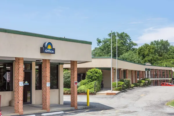 Photo 1 - Days Inn by Wyndham Bedford