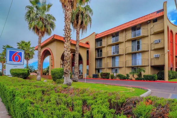 Photo 1 - Motel 6 Phoenix, AZ – Sky Harbor