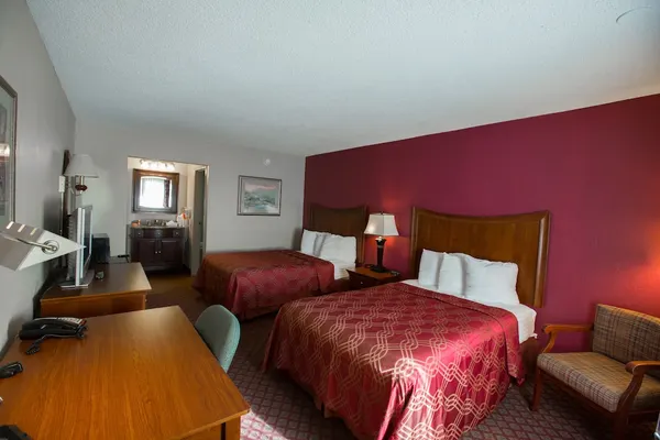 Photo 1 - Econo Lodge Inn & Suites Joplin