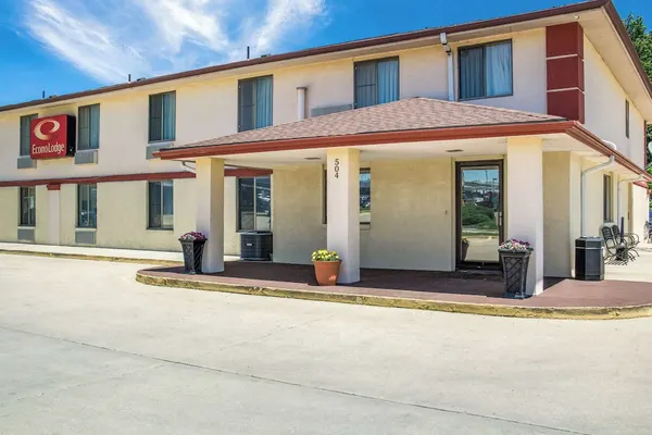 Photo 1 - Econo Lodge Lansing - Leavenworth