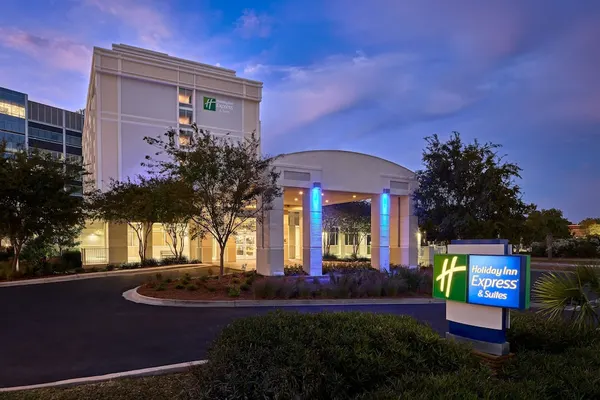 Photo 1 - Holiday Inn Express & Suites Charleston Dwtn - Westedge, an IHG Hotel