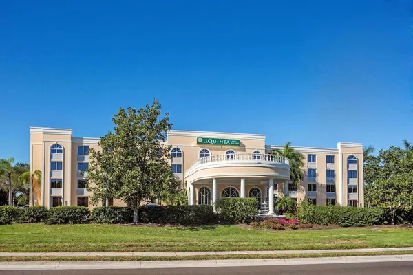 Photo 1 - La Quinta Inn & Suites by Wyndham Sarasota Downtown