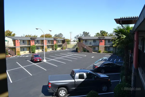 Photo 1 - Days Inn & Suites by Wyndham Lodi