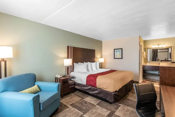 Photo 1 - Econo Lodge Oak Grove-Blue Springs