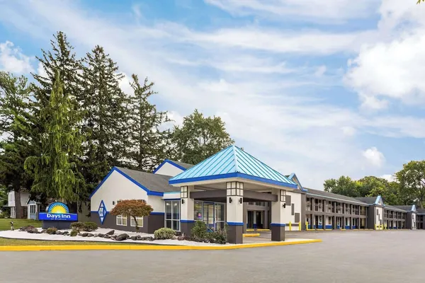 Photo 1 - Days Inn & Suites by Wyndham Albany