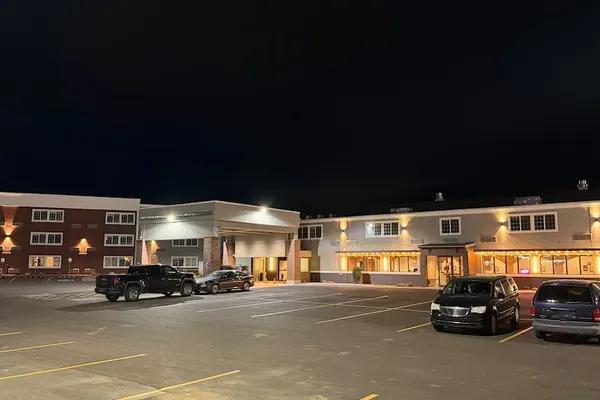 Photo 1 - Clarion Hotel Rock Springs - Green River