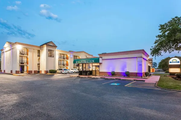 Photo 1 - Days Inn by Wyndham Hampton Near Coliseum Convention Center