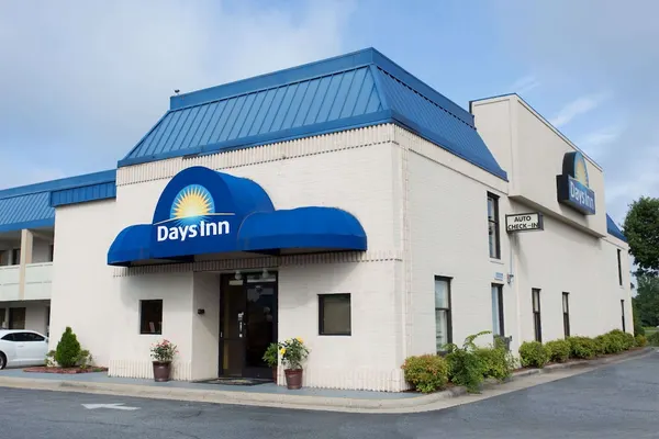 Photo 1 - Days Inn by Wyndham High Point/Archdale