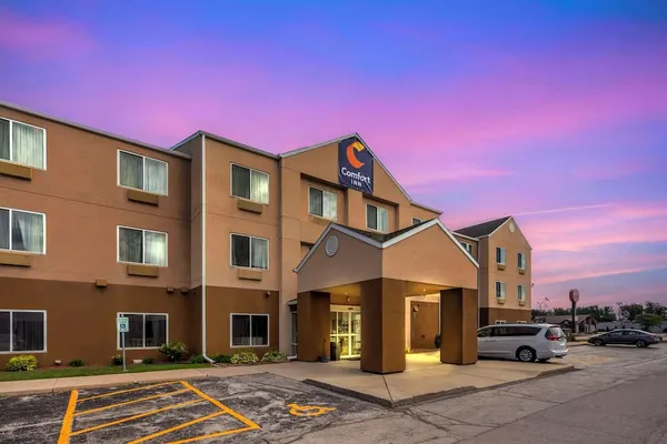 Photo 1 - Comfort Inn & Suites Green Bay Stadium Area