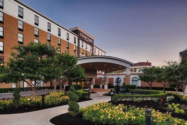 Photo 1 - Courtyard by Marriott Springfield Downtown