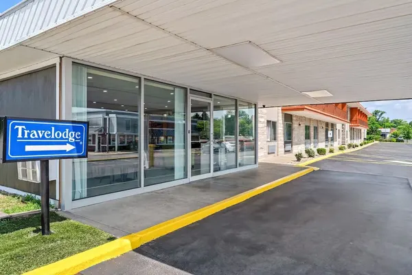 Photo 1 - Travelodge by Wyndham Bloomington