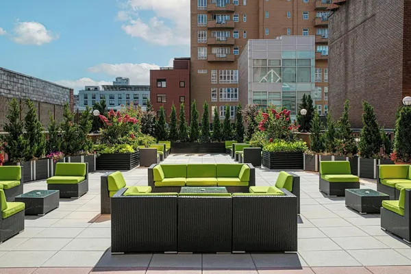 Photo 1 - Sheraton LaGuardia East Hotel