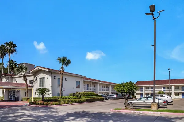 Photo 1 - Motel 6 Baytown, TX - Garth Rd
