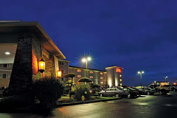 Photo 1 - Shilo Inn Suites Hotel - Ocean Shores