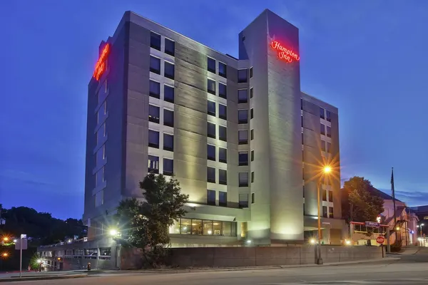 Photo 1 - Hampton Inn Pittsburgh University/Medical Center