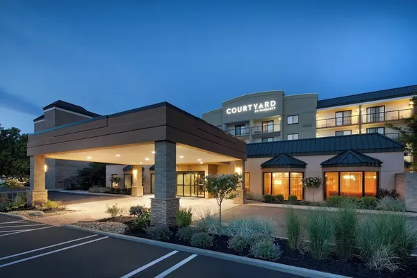 Photo 1 - Courtyard by Marriott Cleveland Beachwood